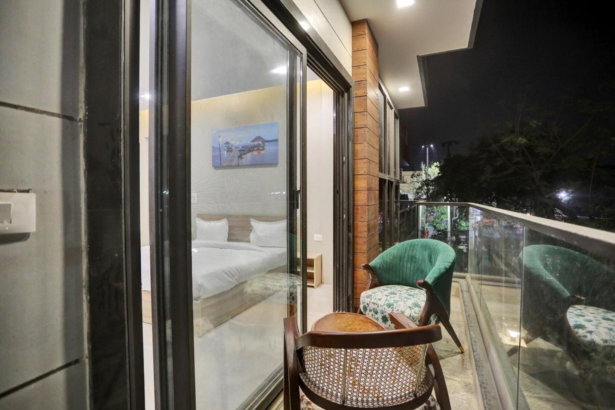 Townhouse Xanthe Hotel Noida Ngoại thất bức ảnh