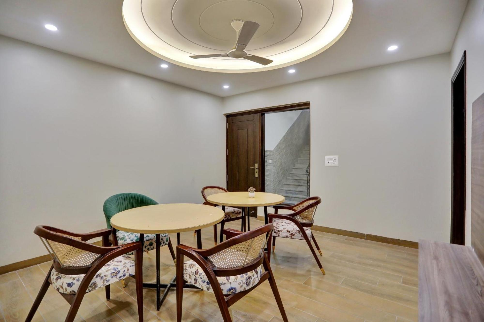 Townhouse Xanthe Hotel Noida Ngoại thất bức ảnh