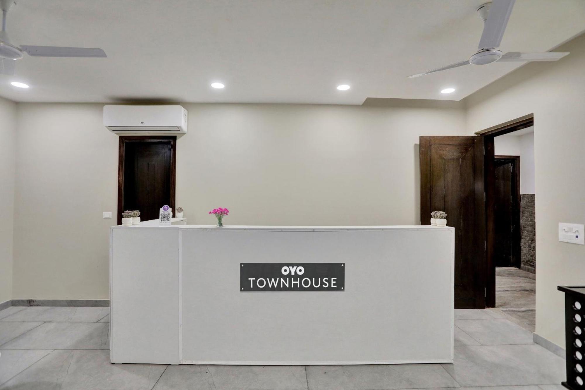 Townhouse Xanthe Hotel Noida Ngoại thất bức ảnh