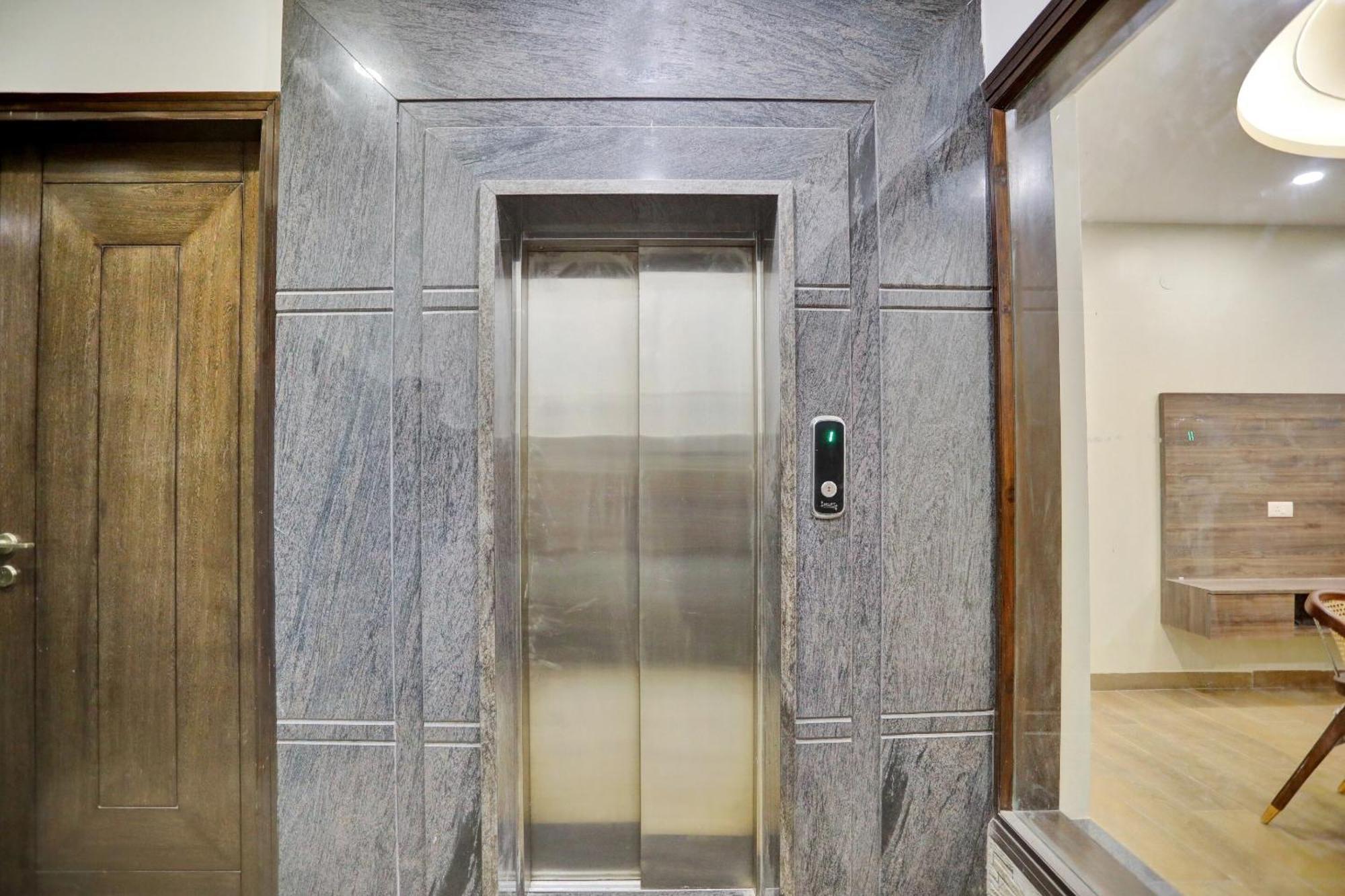 Townhouse Xanthe Hotel Noida Ngoại thất bức ảnh