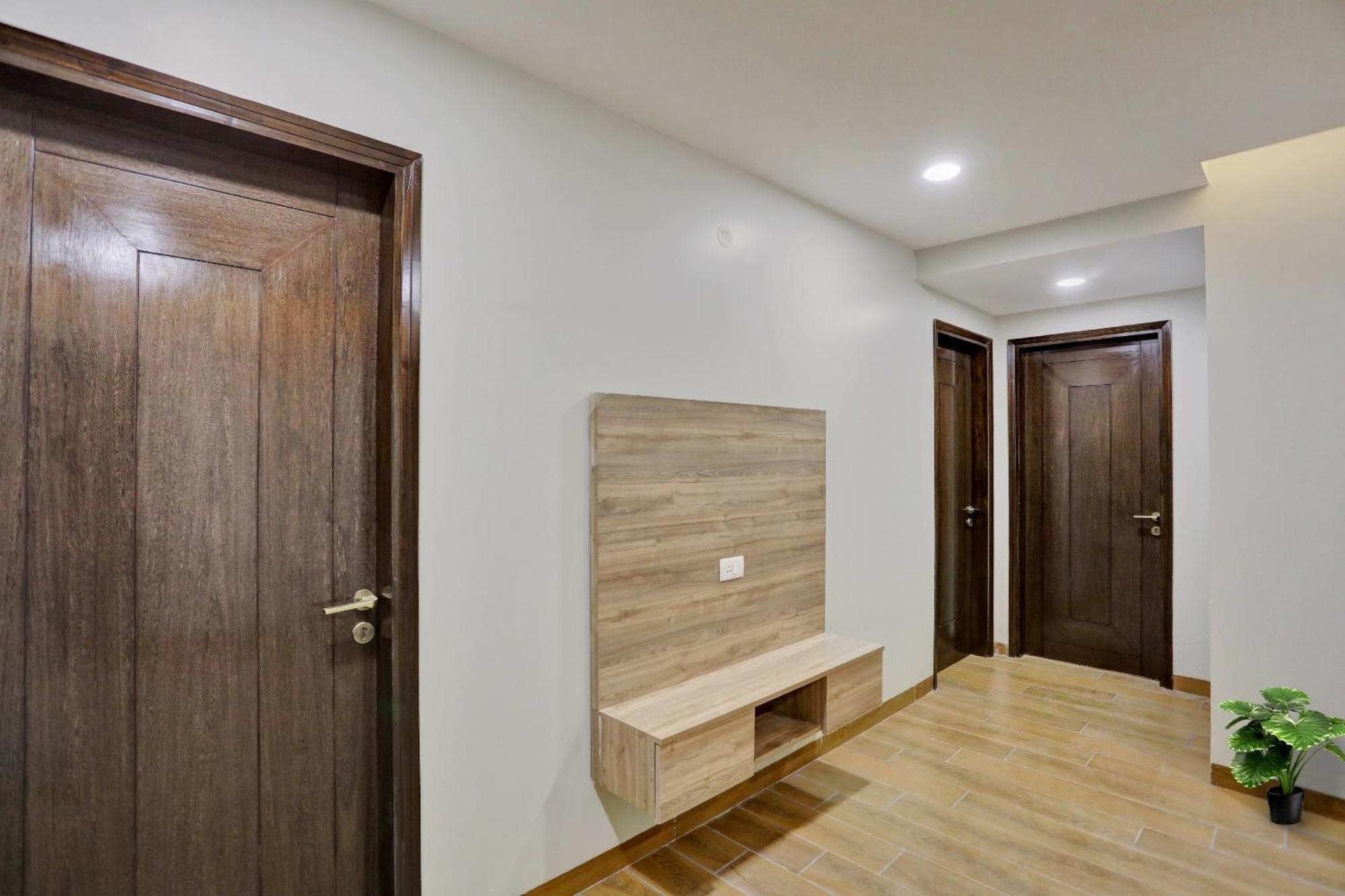 Townhouse Xanthe Hotel Noida Ngoại thất bức ảnh